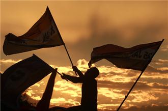Thousands gathered again at Cairo's Tahrir Square to call for Mubarak to step down on Thursday Thousands gathered again at Cairo's Tahrir Square to call for Mubarak to step down on Thursday