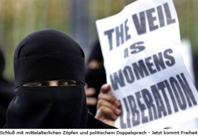 Frau Ulrich wird bei ihrer Ankunft auf die Kleiderordnung in Talibanien hingewiesen, die besonders frauenfreundlich ist.